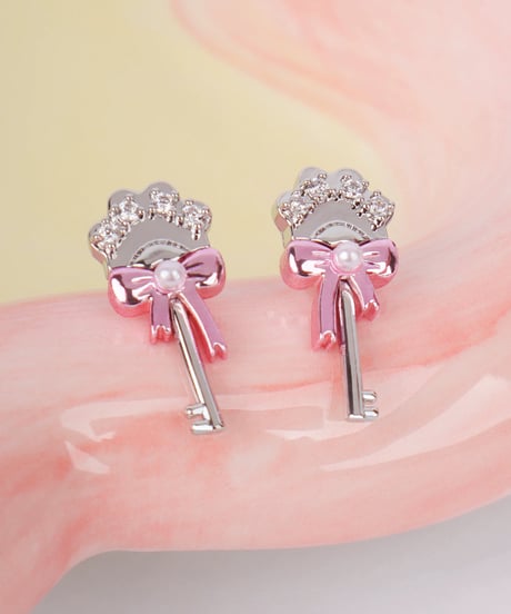 Paws key ribbon pierce