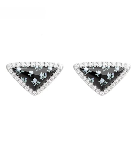 Flora triangle black pierce