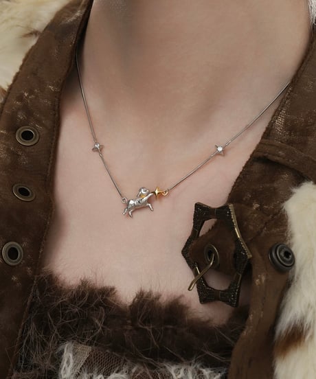 Sheep chase star necklace