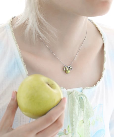 Green apple star necklace