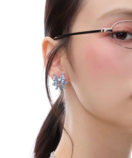 Gorgeous blue ribbon pierce