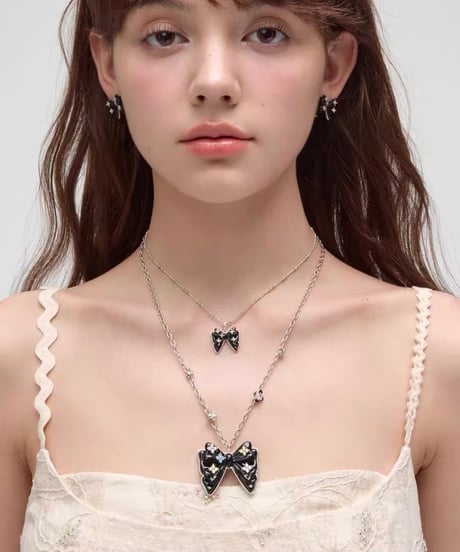 Bloom black ribbon pierce