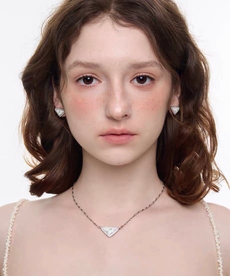 Flora triangle white pierce