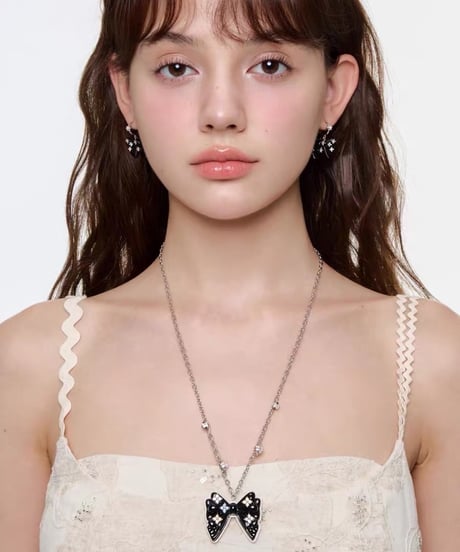 Bloom black ribbon necklace