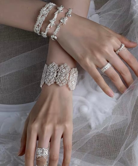 Veil belt bracelet