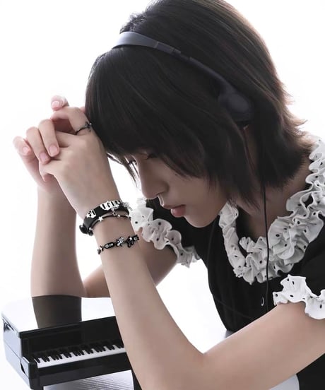 Melody black star ring