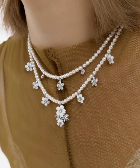 Flower petal pearl necklace