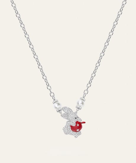 Bunny hold apple necklace