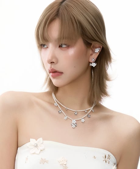 Flower petal pearl necklace