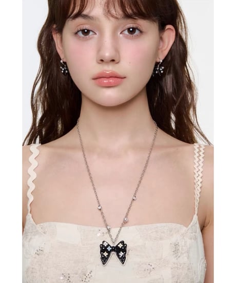 Bloom black ribbon necklace