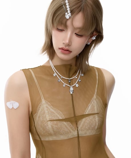 Flower petal pearl necklace