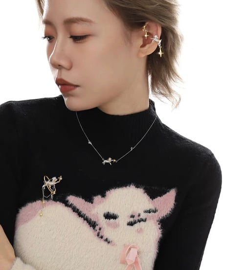 Sheep chase star necklace