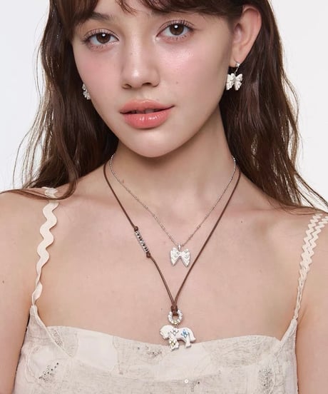 Bloom horse necklace