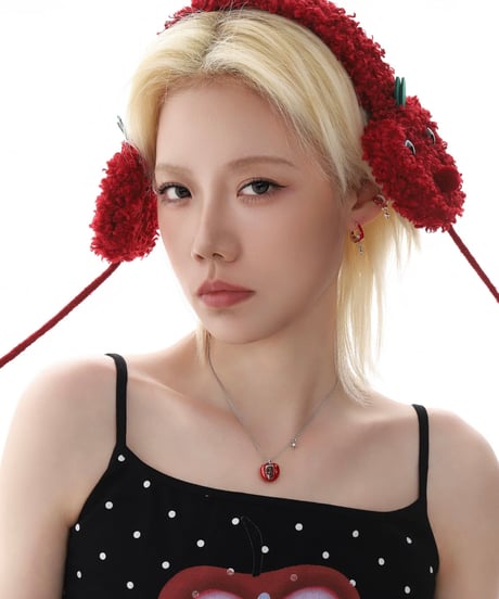 Twinkling apple necklace
