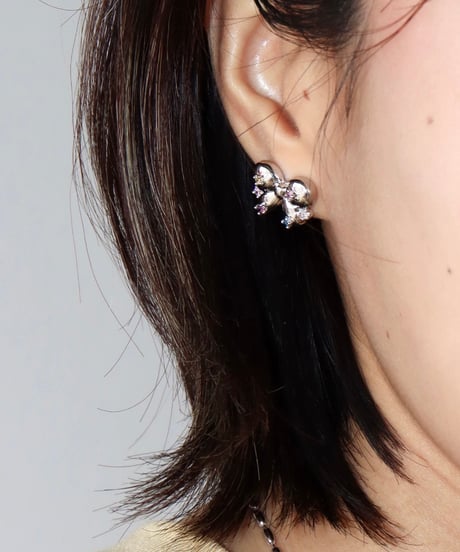 Colourful stone ribbon pierce