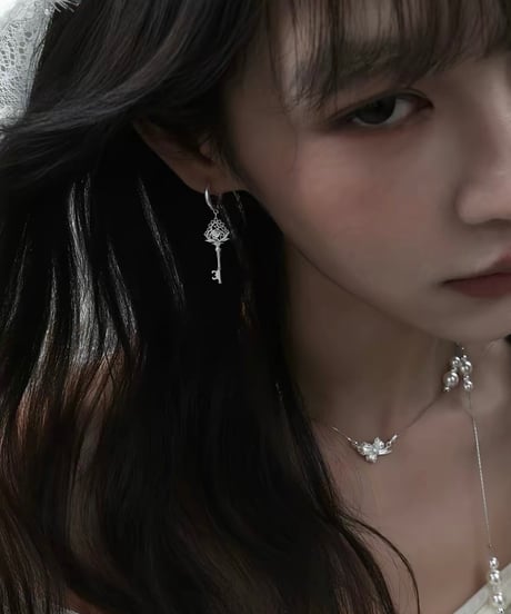 Veil  heart & key pierce