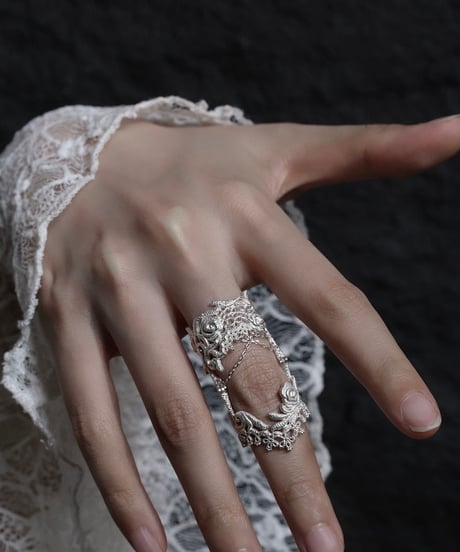 Elegance lace finger cot ring