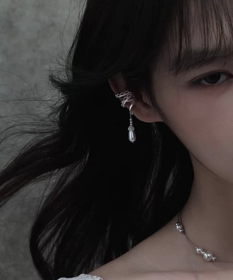Veil pearl drop earcuff