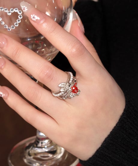 Bunny hold apple ring