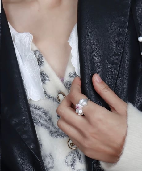 Dreamy ribbon ring