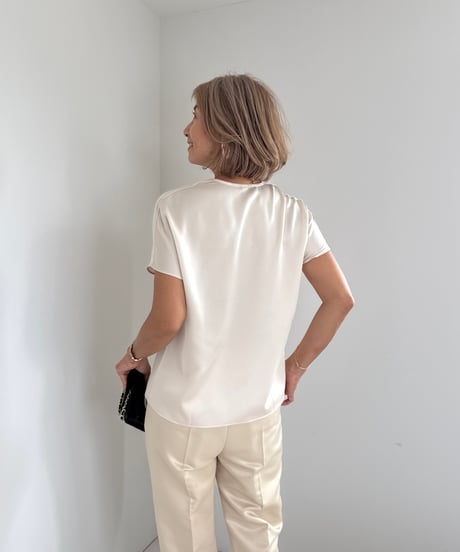 上品シルキートップス【Ivory/Brown 全２色】
