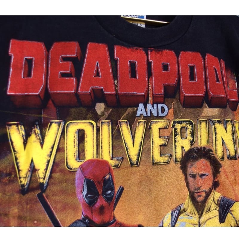 デッドプール ウルヴァリン Tシャツ Mサイズ 漫画 アニメ 映画 ゲーム ホットトイズの新作アパレルに映画『デッドプール＆ウルヴァリン