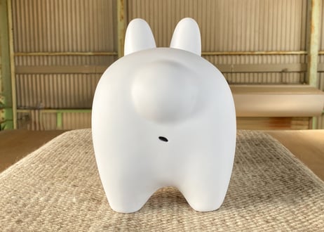 Kozik「Smoking Rabbit」オブジェ