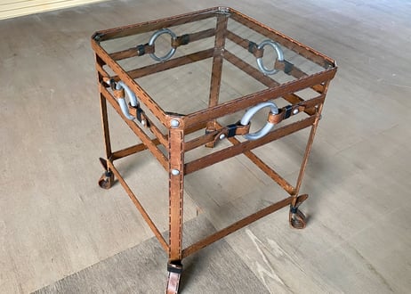 ビンテージ ベルトモチーフ ガラステーブル