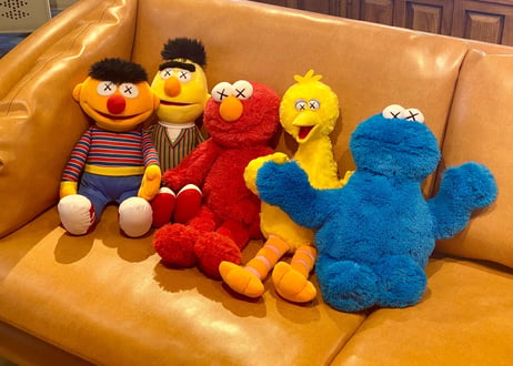 【KAWS × SESAME STREET】UNIQLO 限定ぬいぐるみ コンプリートセット（5体＋限定BOX）