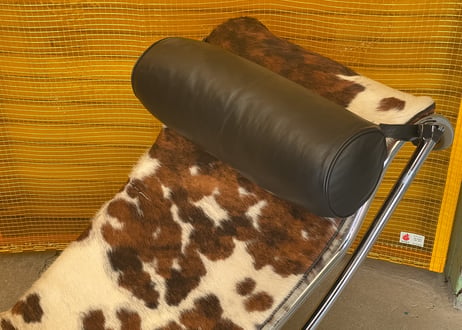 ル・コルビュジエ LC4 Chaise Lounge（ポニースキン/ IDC大塚家具