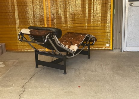 ル・コルビュジエ LC4 Chaise Lounge（ポニースキン/ IDC大塚家具