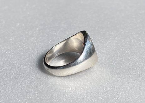 Maison Margiela / Red Stone Signet Ring（メゾンマルジェラ / レッドストーン シグネットリング）
