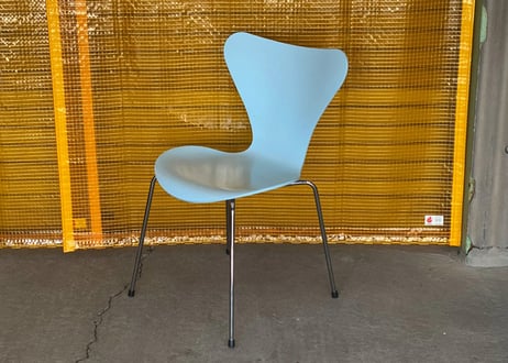 Fritz Hansen / Arne Jacobsen / Series 7 Chair / Ice Blue
