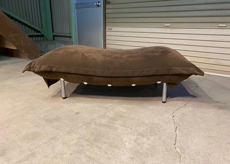 【展示美品】Ligne Roset（リーンロゼ）CALIN-1 カラン1 パフ オットマン / ウルトラスエード / スチールレッグ / モデルハウス展示品・W121×D85×H38cm