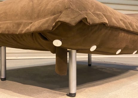 【展示美品】Ligne Roset（リーンロゼ）CALIN-1 カラン1 パフ オットマン / ウルトラスエード / スチールレッグ / モデルハウス展示品・W121×D85×H38cm