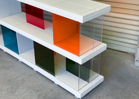 Vitra. アクリルパネルサイドボード