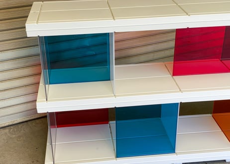Vitra. アクリルパネルサイドボード