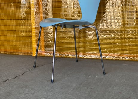 Fritz Hansen / Arne Jacobsen / Series 7 Chair / Ice Blue