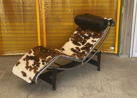 ル・コルビュジエ LC4 Chaise Lounge（ポニースキン/ IDC大塚家具