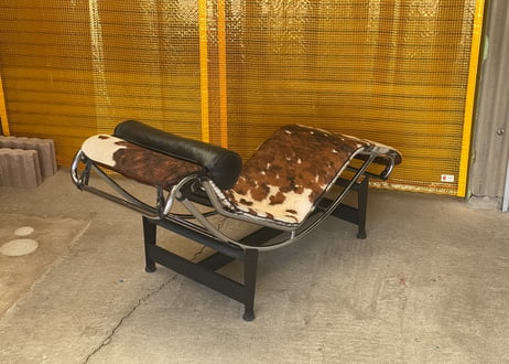ル・コルビュジエ LC4 Chaise Lounge（ポニースキン/ IDC大塚家具