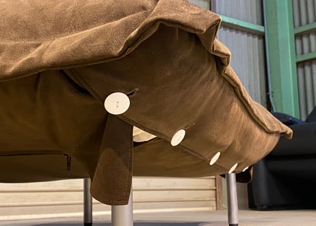 【展示美品】Ligne Roset（リーンロゼ）CALIN-1 カラン1 パフ オットマン / ウルトラスエード / スチールレッグ / モデルハウス展示品・W121×D85×H38cm