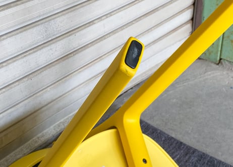 Vitra / APC (All Plastic Chair) / Yellow / Jasper Morrison