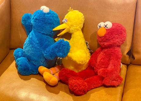 【KAWS × SESAME STREET】UNIQLO 限定ぬいぐるみ コンプリートセット（5体＋限定BOX）