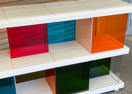 Vitra. アクリルパネルサイドボード