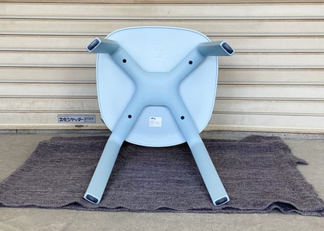 Vitra / APC (All Plastic Chair) / Sky Blue / Jasper Morrison