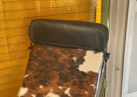 ル・コルビュジエ LC4 Chaise Lounge（ポニースキン/ IDC大塚家具