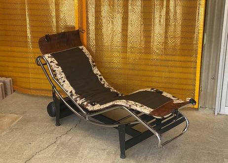 ル・コルビュジエ LC4 Chaise Lounge（ポニースキン/ IDC大塚家具