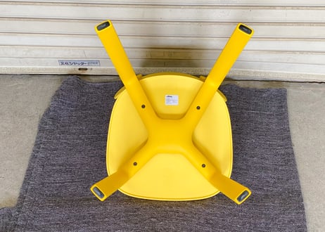 Vitra / APC (All Plastic Chair) / Yellow / Jasper Morrison