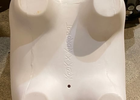 Kozik「Smoking Rabbit」オブジェ