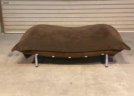 【展示美品】Ligne Roset（リーンロゼ）CALIN-1 カラン1 パフ オットマン / ウルトラスエード / スチールレッグ / モデルハウス展示品・W121×D85×H38cm